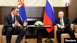 Predsednici Srbije i Rusije Aleksandar Vučić i Vladimir Putin na sastanku u Sočiju (Foto: Reuters/Shamil Zhumatov-Pool)