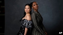 Las actrices Keri Russell (izq) y Naomi Ackie esperan que su ppael en la última entrega de "La Guerra de las Galaxias" les depare quedar en la memoria de los fanáticos.