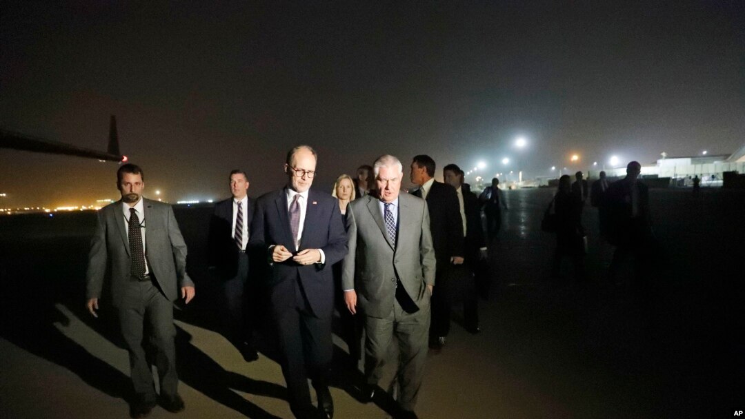 Državni sekretar Reks Tillerson, desno, nakon dolaska u Bagdad, AP Photo/Alex Brandon