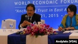 Menteri Koordinator Bidang Perekonomian Sofyan Djalil memberikan keterangan seputar World Economic Forum on East Asia di Jakarta, Senin, 20 April 2015 (foto: dok).