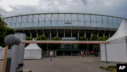 Una vista exterior del estadio Ernst Happel en Viena el 8 de agosto de 2024. Las autoridades austriacas encontraron productos químicos en la casa de un austriaco de 19 años sospechoso de planear un ataque contra los conciertos de Taylor Swift programados en Viena.