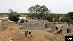 Des travailleurs sur un chantier dans Tillaberi, août 2014 