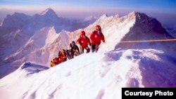 Yuichiro Miura on his way to the Mount Everest summit in 2003. (Miura Dolphins)