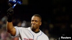 Julio Franco durante uno de sus últimos juegos en las Grandes Ligas.