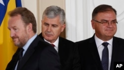 FILE - Members of Bosnia's tripartite presidency, Muslim Bosniak member, Bakir Izetbegovic (L), Croat member Dragan Covic (C) and Serb member, Mladen Ivanic, are seen at the presidency's inauguration ceremony in Sarajevo, Bosnia, Nov. 17, 2014.