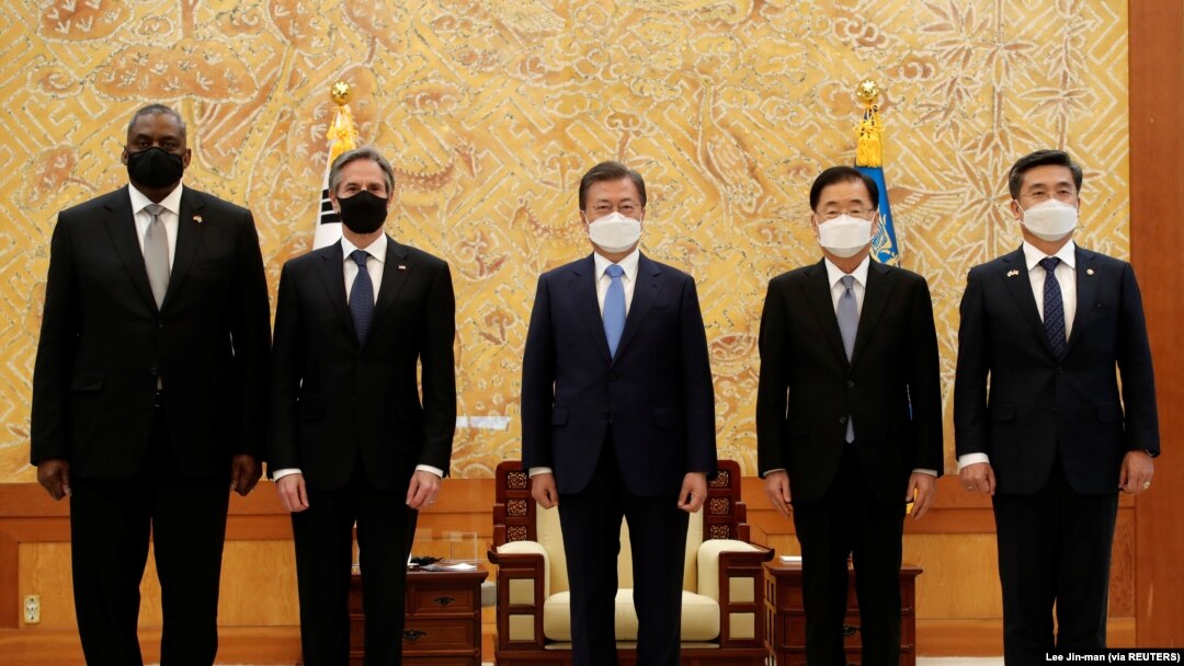 Presiden Korsel Moon Jae-in, Menlu AS Antony Blinken, Menhan AS Lloyd Austin, Menlu Korsel Chung Eui-yong, dan Menhan Korsel Suh Wook di Seoul, Korea Selatan, 18 Maret 2021. (Foto: Lee Jin-man via REUTERS)