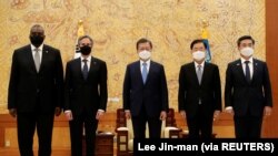 Presiden Korsel Moon Jae-in, Menlu AS Antony Blinken, Menhan AS Lloyd Austin, Menlu Korsel Chung Eui-yong, dan Menhan Korsel Suh Wook di Seoul, Korea Selatan, 18 Maret 2021. (Foto: Lee Jin-man via REUTERS)