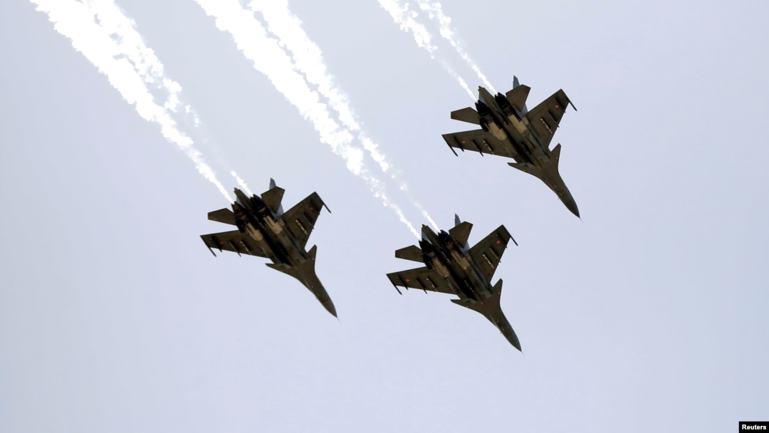 2020年5月3日印度空军苏霍伊战斗机在甘地讷格尔表演