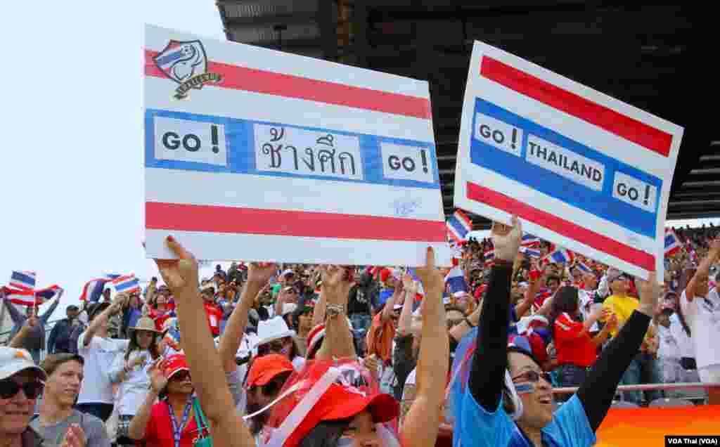 Thai Football fans in Ottawa