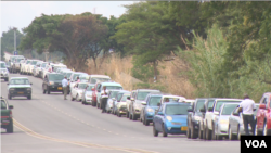 Some Zimbabweans will spend most of their time in fuel queues this Christmas. The country has been struggling to import enough for months, Dec. 24, 2018. (C. Mavhunga for VOA)