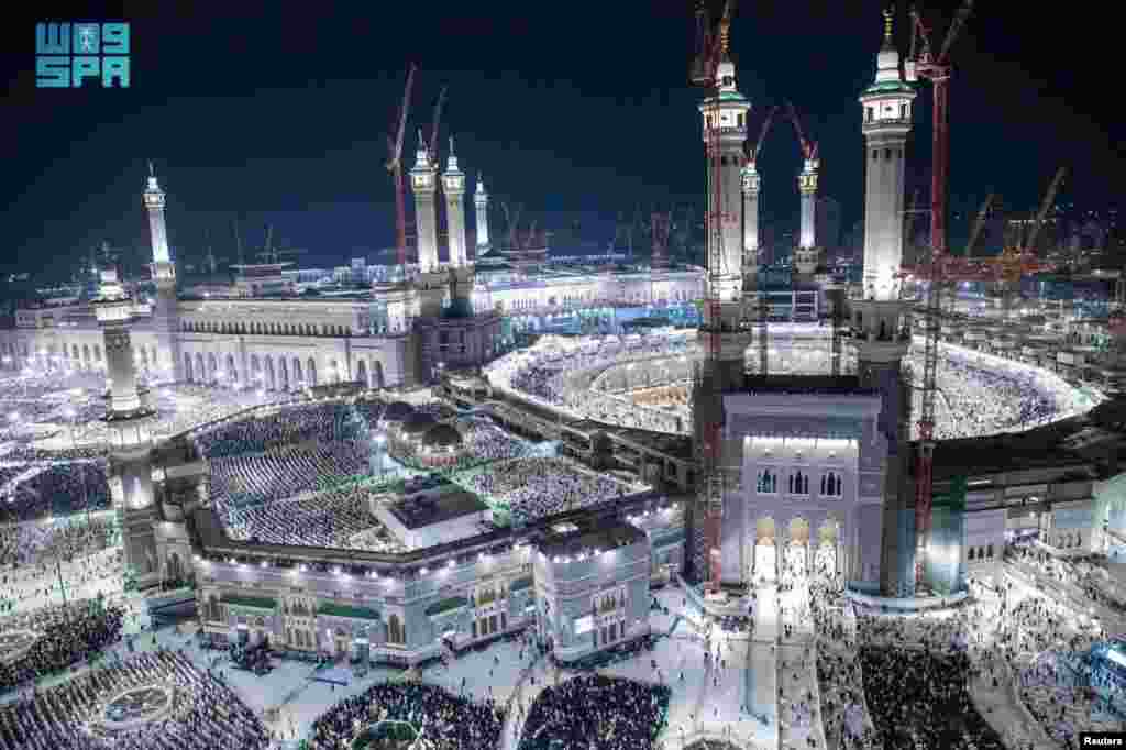 نمای کعبه در شب ۲۷ ماه رمضان
