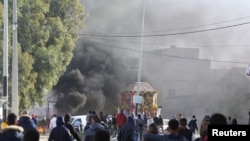 Affrontements entre manifestants et policiers anti-émeute lors d'une manifestation contre le chômage, à Ben Guerdane, en Tunisie, le 12 janvier 2017