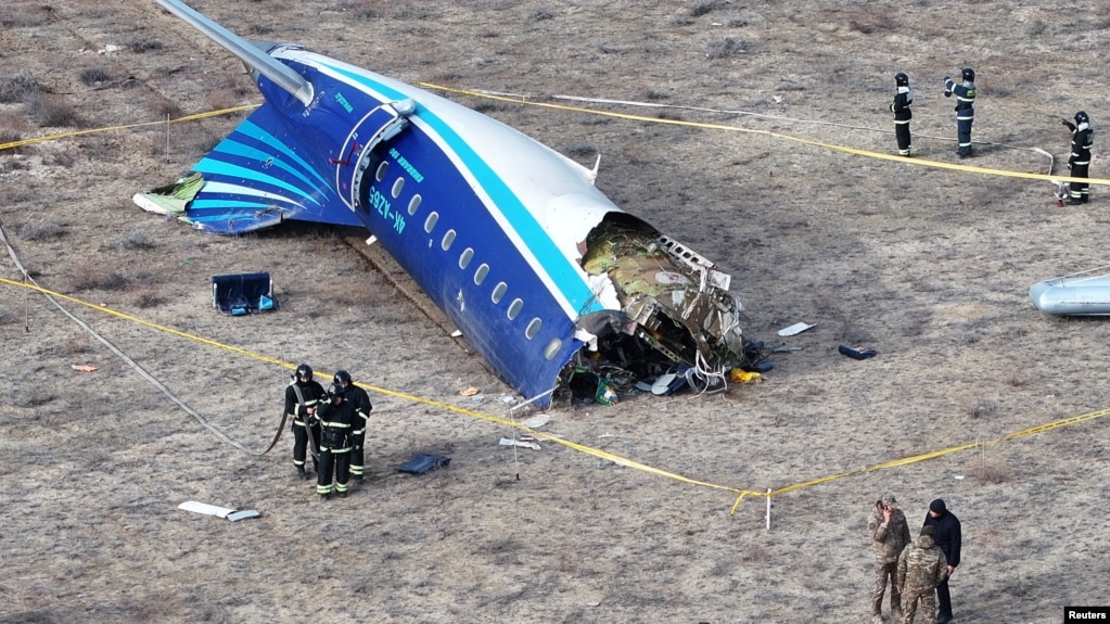 Rrëzohet një avion në Kazakistan, 38 të vdekur