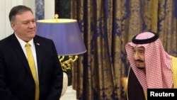 Menteri Luar Negeri AS, Mike Pompeo bersama Raja Salman di Riyadh, Arab Saudi, 14 Januari 2019. 