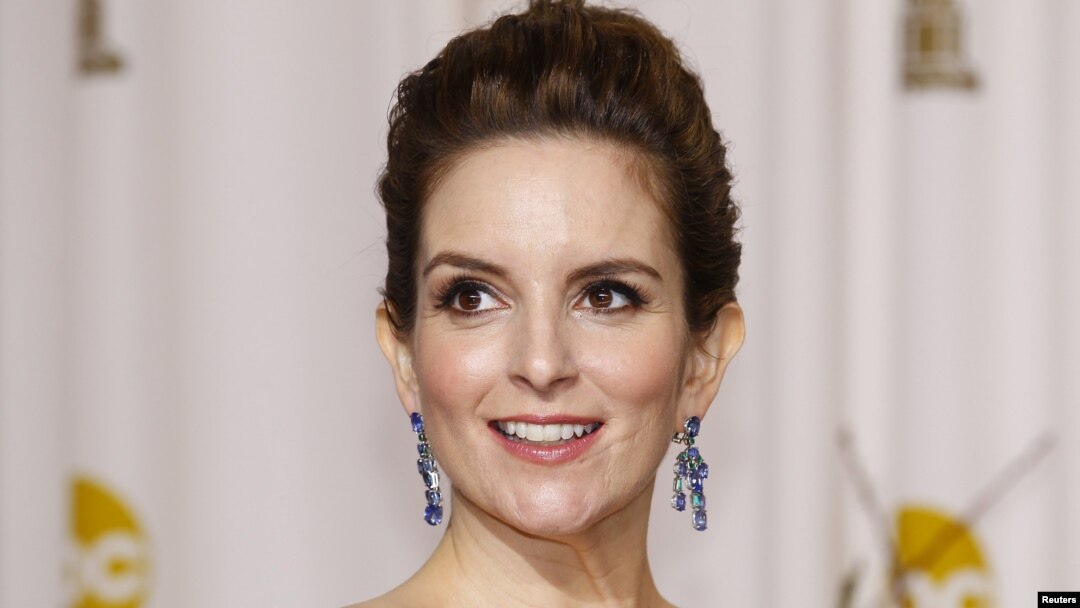 Aktris dan komedian Tina Fey pada acara Academy Awards ke-84 di Hollywood, California (26/2/2012). (Reuters/Mike Blake)