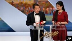 在贾樟柯导演在第66届法国戛纳电影节上荣获最佳编剧奖后发表演讲。