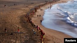 Suasana di pantai Bondi, Australia (Foto: dok). Pantai-pantai di kota Newcastle Australia selama enam hari berturut-turut ditutup karena keberadaan seekor hiu putih sepanjang lima meter yang bersembunyi di pesisir perairan itu.