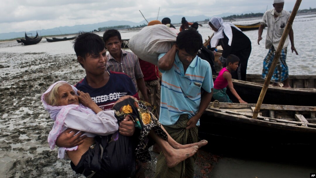 Người Rohingya ở Myanmar bỏ chạy sang Bangladesh do bị nhà nước trấn áp, 2/9/2017