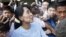 缅甸民主领袖昂山素季4月22日离开她的办公室