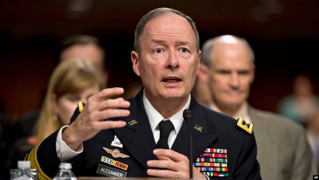 Keith Alexander, director de la NSA, cree vital la vigilancia actual para prevenir ataques como el de hace unos días en Kenia.