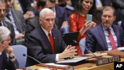 Le vice-président des États-Unis, Mike Pence, au centre, devant le Conseil de sécurité des Nations Unies lors d'une réunion sur le Venezuela, le mercredi 10 avril 2019, au siège de l'ONU. (Photo AP / Bebeto Matthews)