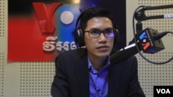 Mantan wartawan Radio Free Asia (RFA), Yeang Sothearin saat diwawancara oleh VOA di Washington DC. (Foto: dok)