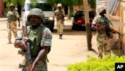 Militer Nigeria melakukan patroli di Maiduguri, Nigeria utara (foto: dok). 