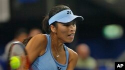 Hsieh Su-wei mengalahkan Kurumi Nara dari Jepang 6-7, 6-3, 6-4 dalam pertandingan yang berlangsung 2 jam, 42 menit dan hanya beristirahat beberapa jam sebelum mengalahkan petenis Tiongkok Zhang Shuai 6-2, 6-2 (Foto: dok).