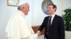 Le pape parle d'aide aux pauvres avec Mark Zuckerberg, le patron de Facebook