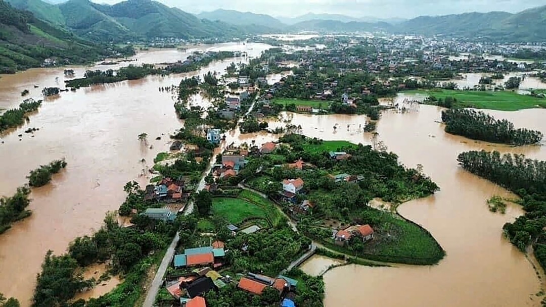 Người dân miền Bắc Việt Nam: “Bão Yagi mạnh chưa từng thấy”