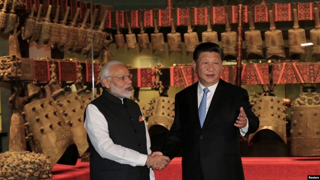 Chinese President Xi Jinping and Indian Prime Minister Narendra Modi shake hands as they visit the Hubei Provincial Museum in Wuhan, Hubei province, China, April 27, 2018.