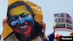 María Gabriela, hija de Chávez, dice que la denuncia busca dañar la memoria de su padre.