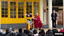 དམིགས་བསལ་ཚོགས་ཆེན་ཐེངས་གསུམ་པའི་བཅར་མཁན་ལ་བཀའ་སློབ།