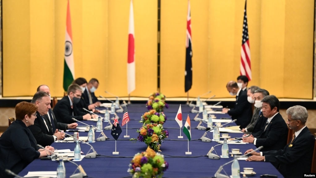 2020年10月，澳大利亚外长佩恩（Marise Payne)、美国国务卿蓬佩奥（Mike Pompeo）、日本外相茂木敏充（Toshimitsu Motegi ）和印度外交部长苏杰生 （Subrahmanyam Jaishankar）参加在日本东京参加QUAD会议。(photo:VOA)