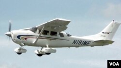 Walaupun warga asing tidak diperbolehkan belajar terbang di AS setelah peristiwa 11 September, tapi warga asing pemegang izin terbang dapat dengan mudah menyewa pesawat ringan seperti Cessna 206H Stationair 2 ini.