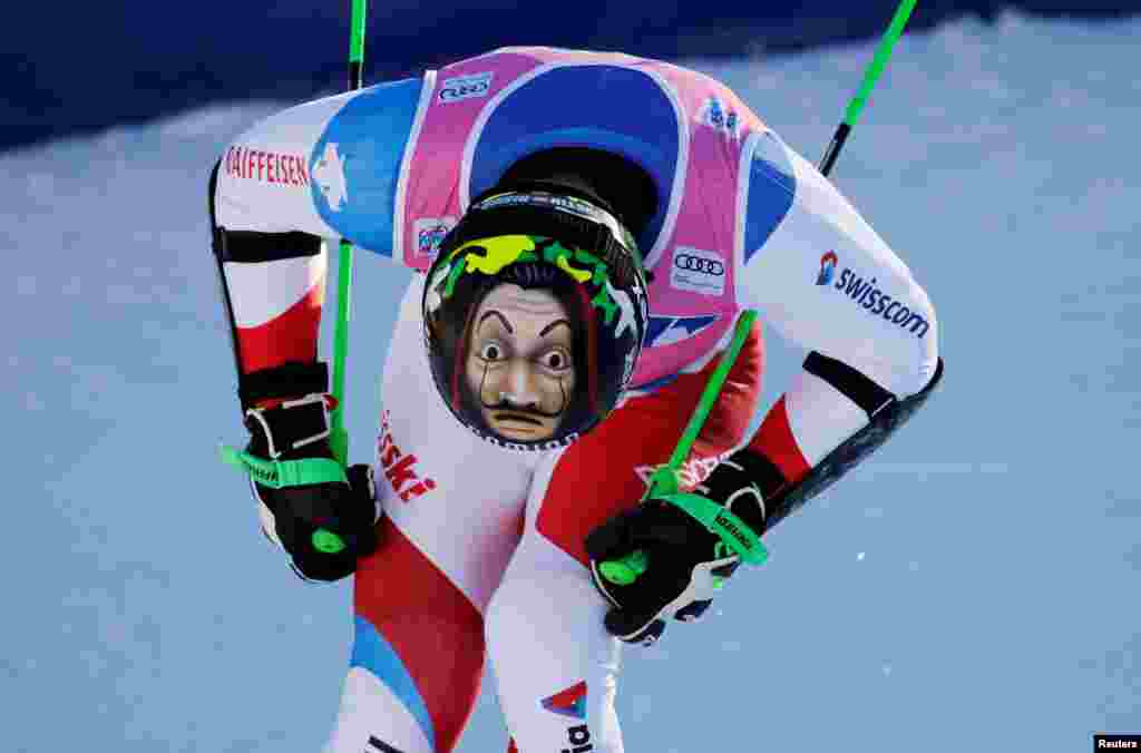 លោក Justin Murisier មក​ពី​ស្វ៊ីស​ប្រកួត​នៅ​ក្នុង​វគ្គទី២​នៃ​ការ​ជិះស្គី​សម្រាប់​ពានរង្វាន់ FIS Alpine Skiing World Cup នៅ​ក្នុង​ក្រុង Adelboden ប្រទេស​ស្វ៊ីស កាលពី​ថ្ងៃទី១១ ខែមករា ឆ្នាំ២០២០។