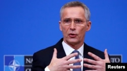 Civilni šef NATO-a Jens Stoltenberg posle sastanka ministara odbrane članica Alijanse u Briselu.
(Foto: Reuters/Francois Lenoir)