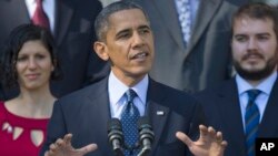 El presidente Barack Obama pide a los estadounidenses que opten por otras alternativas para registrarse a los seguros médicos disponibles.