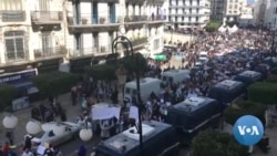 Un millier d'enseignants et d'élèves manifestent à Alger