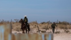 Funcionarios responsables de seguridad y defensa en el país visitan la frontera de Texas con México