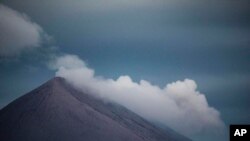 ARCHIVO - Una vista del volcán San Cristóbal, en el noroccidente de Nicaragua. El volcán entró en erupción el martes lanzando enormes cantidades de cenizas.