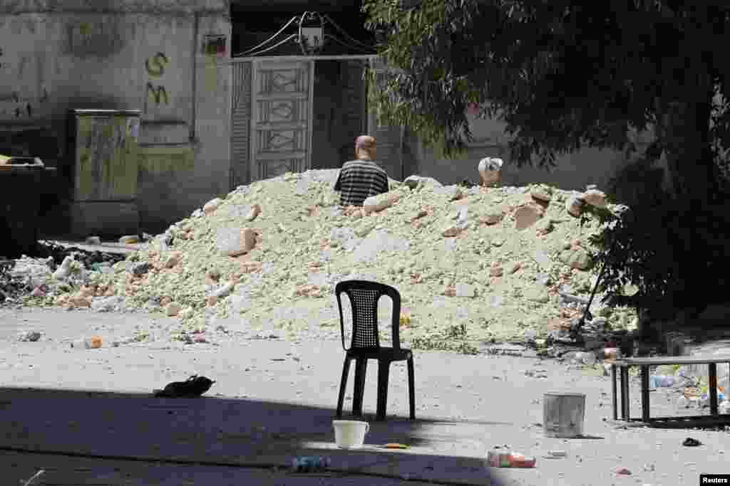 A mannequin placed by Free Syrian Army fighters is seen at the frontline to look like a fighter in the Salah El Dine neighbourhood of Syria's northwest city of Aleppo August 26, 2012. 