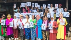 Perempuan Berkebaya Indonesia sedang mendorong gerakan “Kebaya Goes to School,” “Kebaya Goes to Campus,” dan “Kebaya Goes to Office.” 