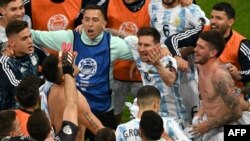 Les joueurs argentins célèbrent leur qualification pour la finale de la Copa America face à la Colombie, Brésil, le 6 juillet 2021. 