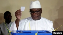 Ibrahim Boubacar Keita, President of Mali and candidate for Rally for Mali party (RPM), casts his vote at a polling station during a run-off presidential election in Bamako, Aug. 12, 2018.