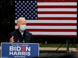 미국 민주당 대선후보인 조 바이든 전 부통령이 2일 미시간주 그랜드래피즈에서 유세를 했다. 바이든 전 부통령은 이 날 신종 코로나바이러스 감염 검사에서 음성 판정을 받았다고 밝혔다.