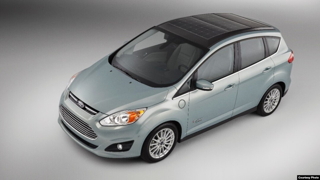 Mobil Ford jenis C-MAX Solar Energi Concept dalam gambar yang disediakan oleh perusahaan.