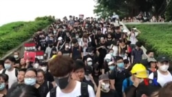 示威者從香港立法會遊行包圍特首辦
