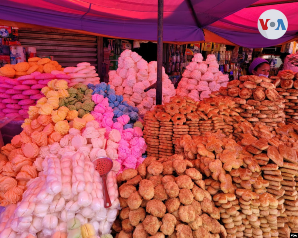 Masitas para la tradición de &#39;Todos los Santos en un puesto de venta en un mercado popular.