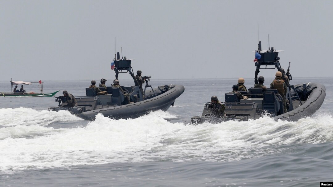Hải quân Mỹ và Philippines trong cuộc tập trận hàng năm tại căn cứ quân sự Sangley Point trong thành phố Cavite, phía tây Manila, ngày 28/6/2014.